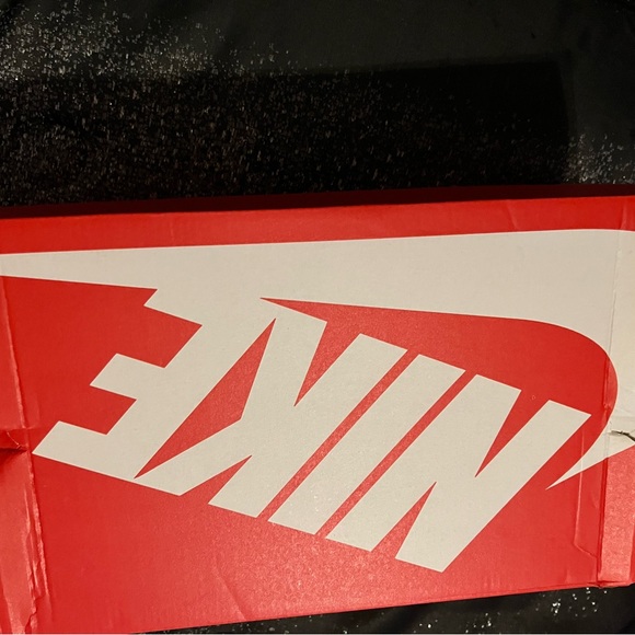 Brand new Nike high tops never worn still in box - Picture 3 of 3